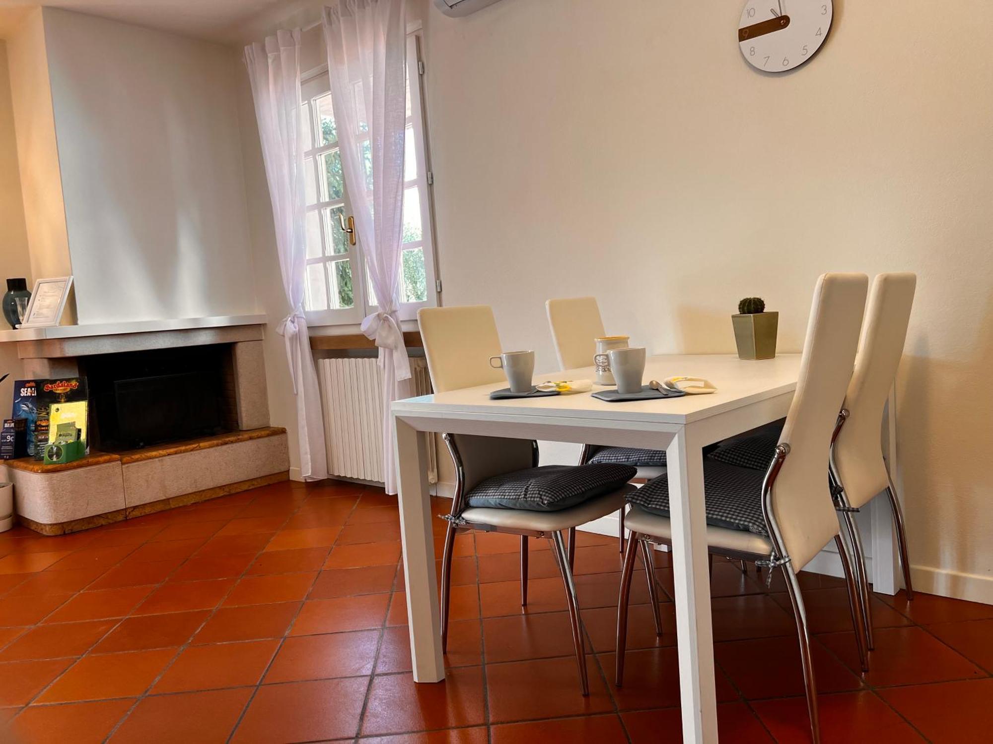 Canevon Suite Apartment Бардолино Экстерьер фото